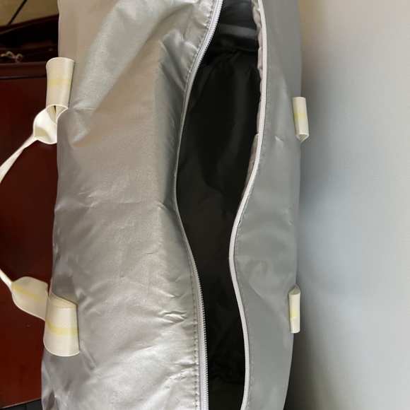 Shiseido Duffel bag - Picture 2 of 2